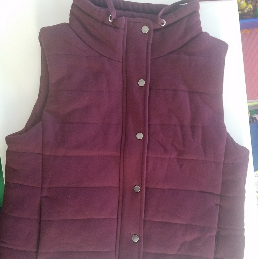 Staccato XL burgundy new never worn!